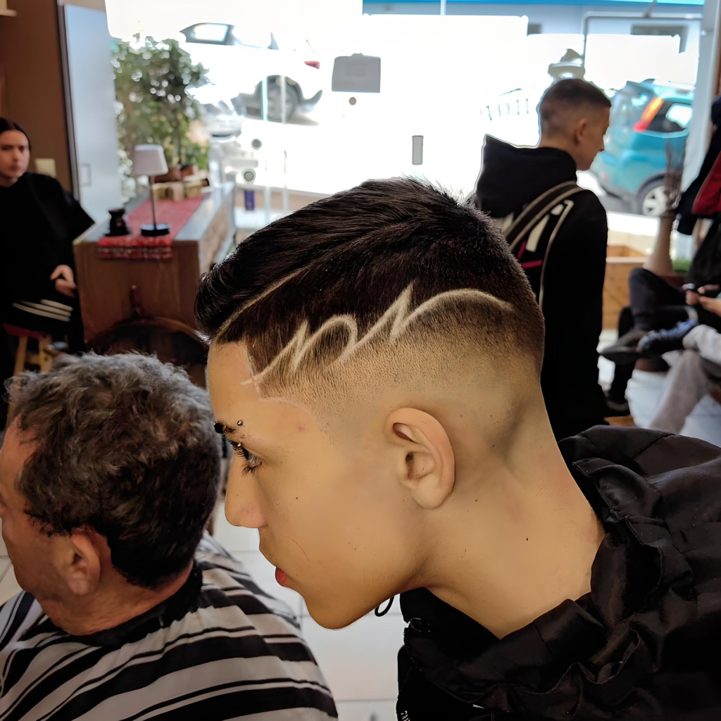 Ανδρικό κούρεμα fade στο κουρείο Βριλήσσια